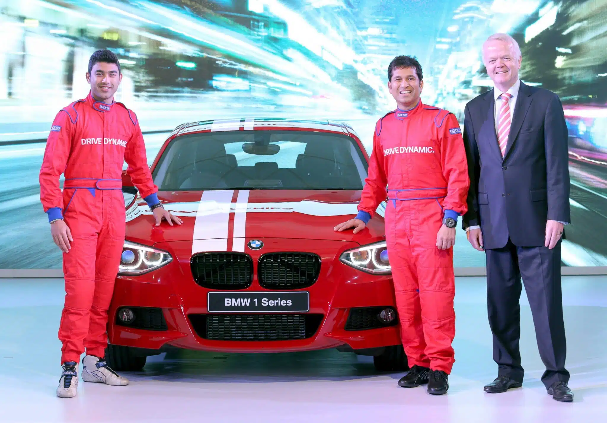01 LtoR Armaan Ebrahim Sachin Tendulkar and Mr. Philipp von Sahr President BMW Group India with the all new BMW 1 Series scaled 1 scaled