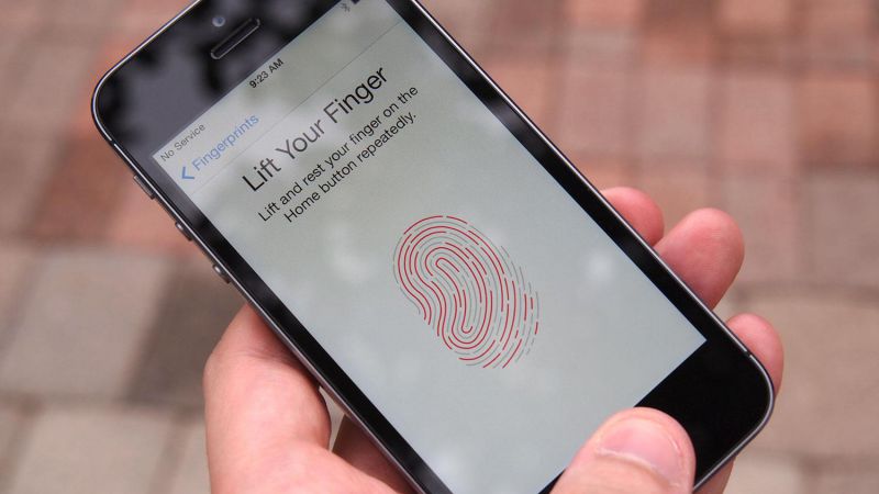 iPhone-5S-hands-on-fingerprint-scanning