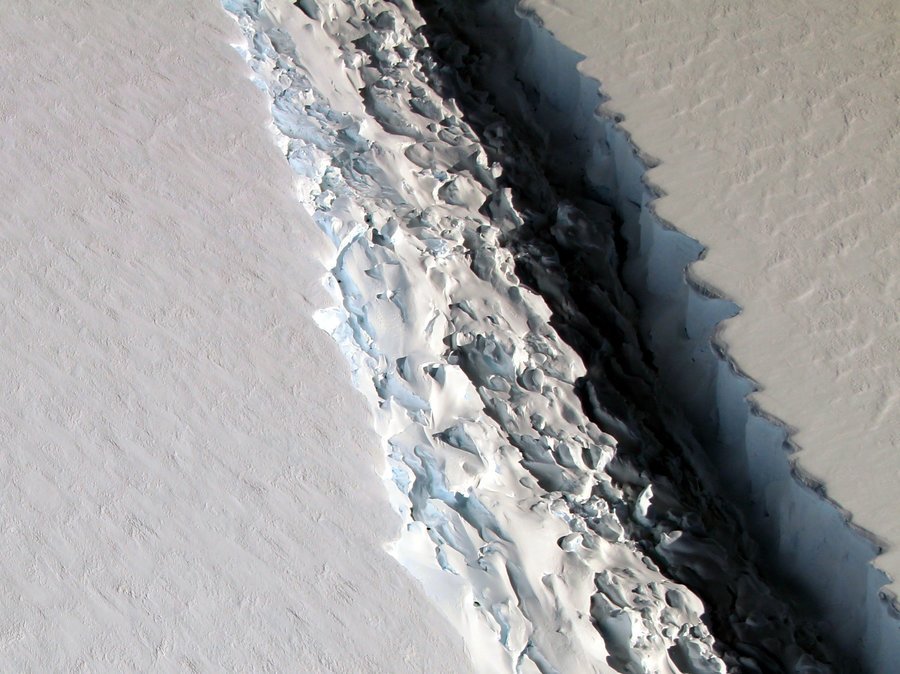 A Huge Crack In An Antarctic Ice Shelf Just Got Bigger