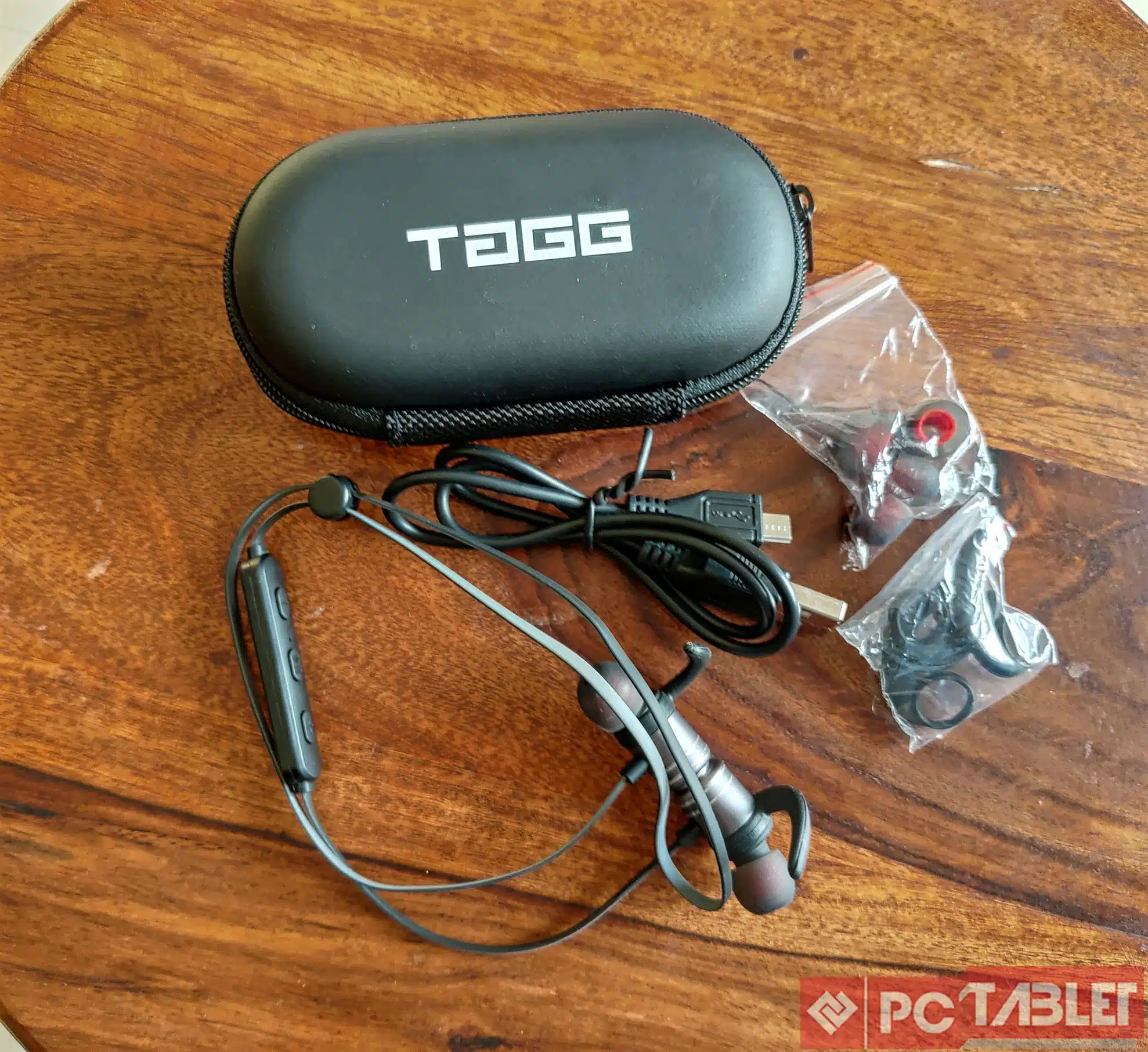 Tagg Airbuds earphones 1