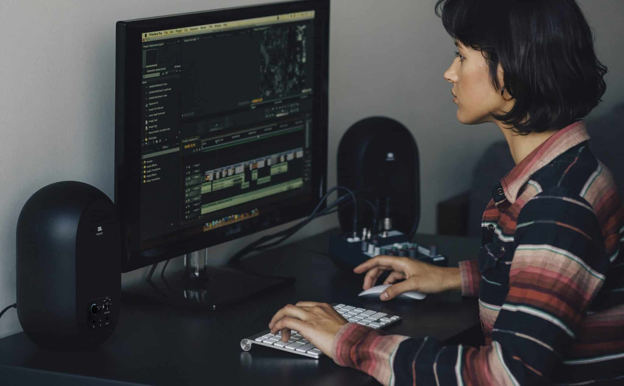 JBL 104BT Lifestyle desktop scaled 1 scaled