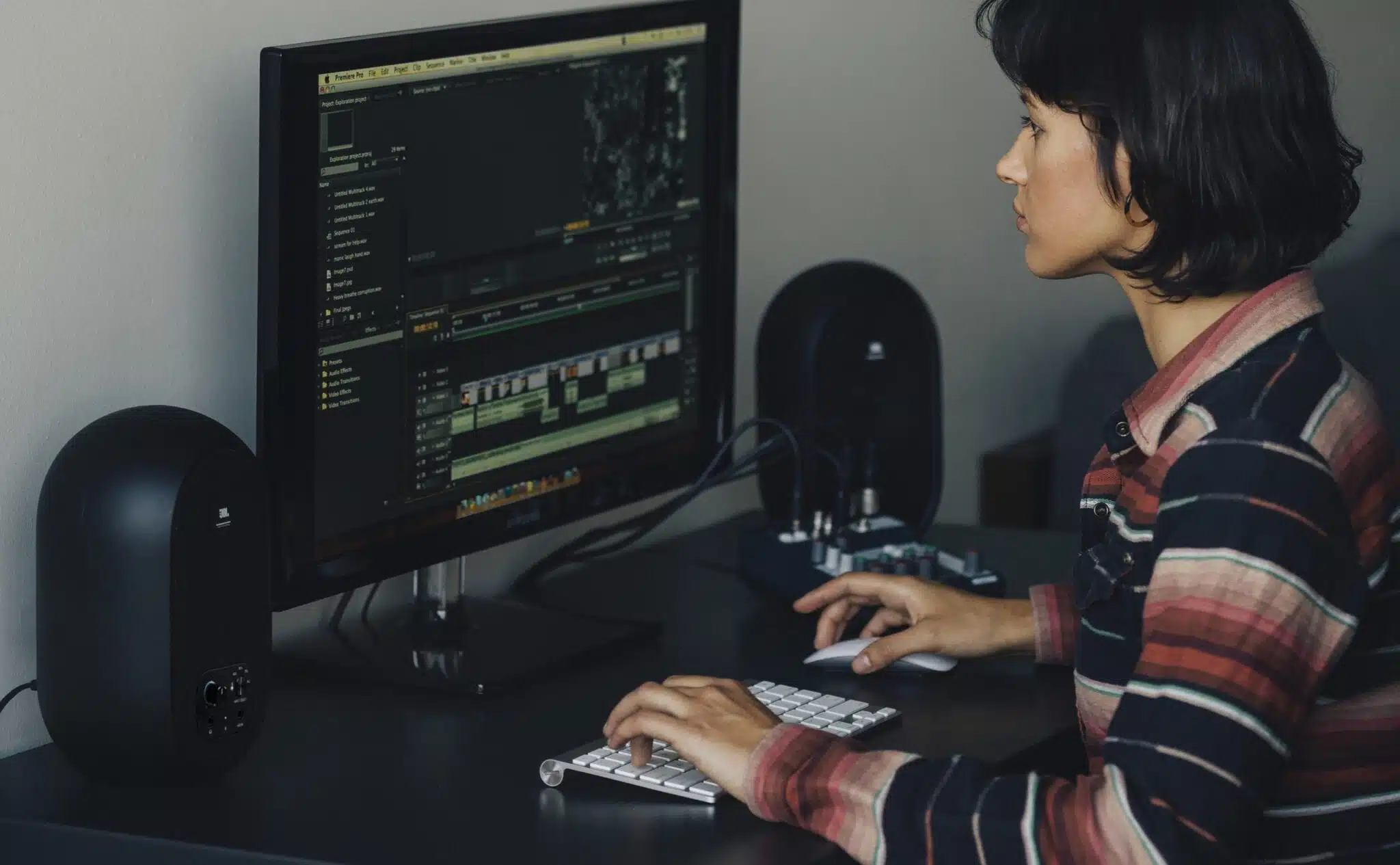 JBL 104BT Lifestyle desktop scaled 1 scaled