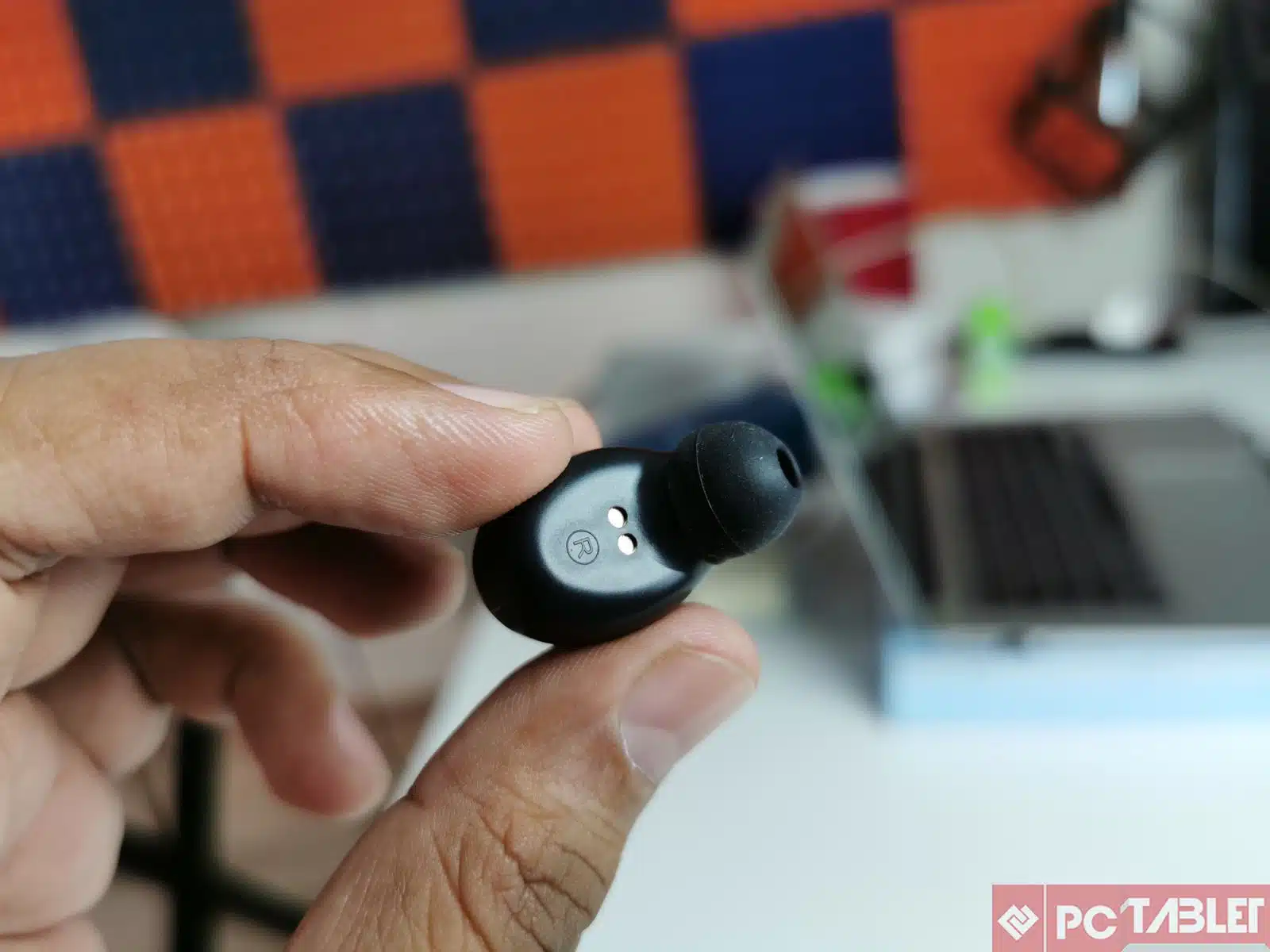 Raegr AirShots 500 TWS Review: Impressive wireless earbuds with self charging case 4 Raegr AirShots 500 TWS Wireless 2