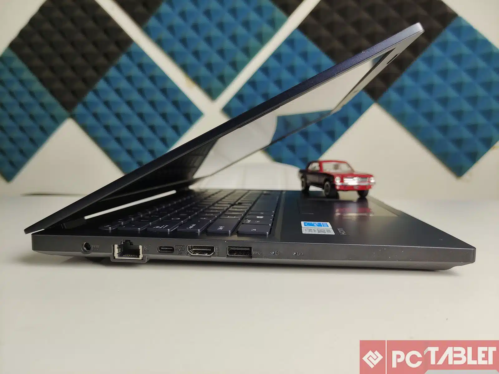 Asus ExpertBook P2451F laptop Review - Asus's attempt to foray into the business series segment 5 Asus ExpertBook P2451F laptop Review 6