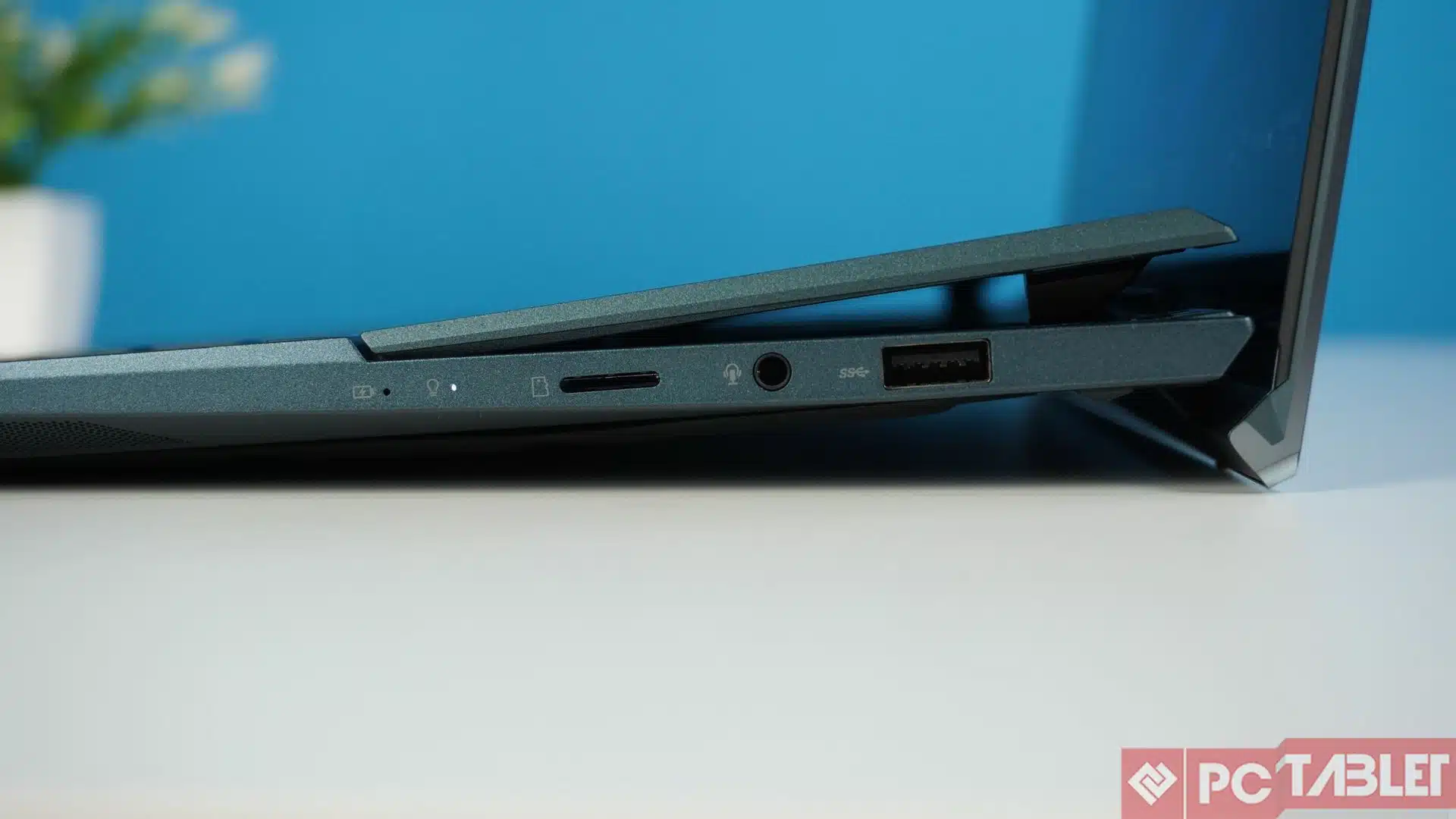 Asus ZenBook Duo 14 UX482E laptop Review 4