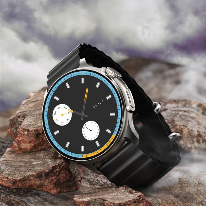 ‘Crown’ your wrist with Boult’s latest smartwatch Crown R Pro, with the
brand’s first Frozen Silver Metallic strap along with Volcanic Orange and

Thunder black silicone straps.