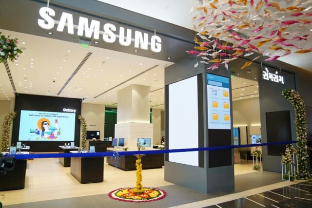 Samsung Inaugurates Premium Experience Store at Palladium Mall, Ahmedabad, its Largest in Gujarat; Brings SmartThings, Gaming, and Other Unique, Exciting Experiences to Consumers