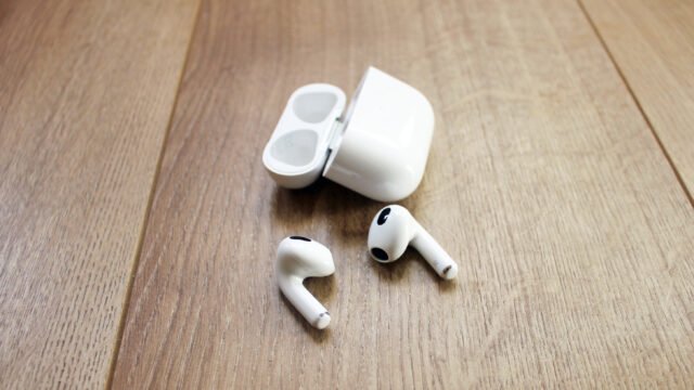 Apple-AirPods-4