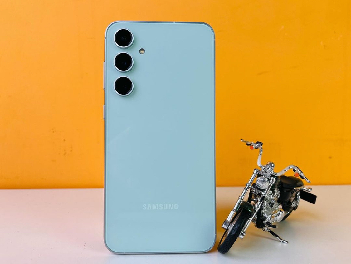 Samsung Galaxy S23 FE Review - A stepping stone