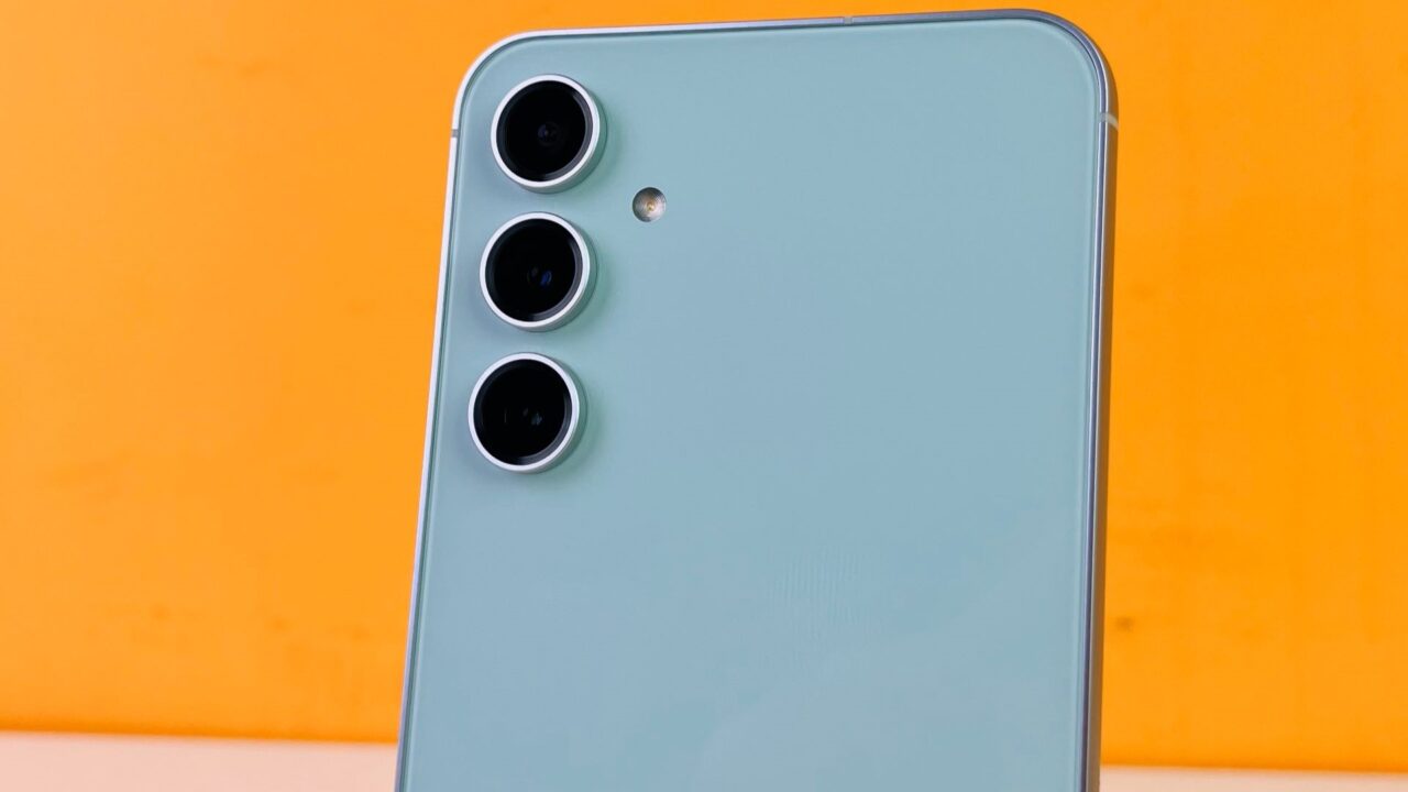 Samsung Galaxy S23 FE Review - A stepping stone