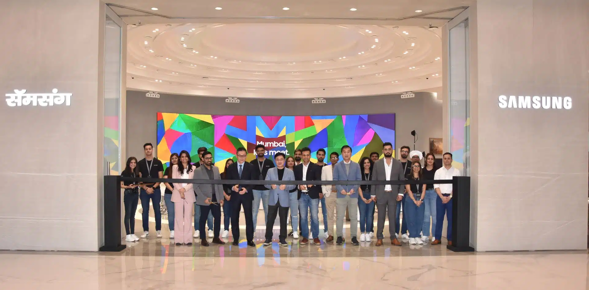 Asus launches slim All-in-One Windows 8.1 PC for Rs. 24,999 1 Samsung Launches First O2O Lifestyle Store in Mumbai