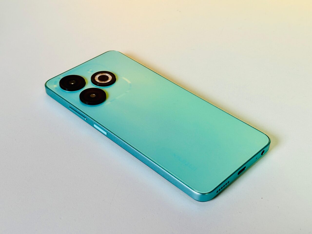 Infinix Smart 8 HD Review - iPhone Envy on a Budget 7 Infinix Smart 8 HD Review