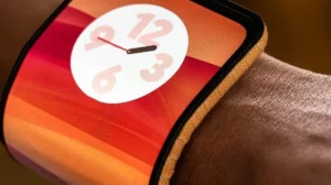 Motorola Unveils Innovative Concept Smartphone That Wraps Around Your Wrist