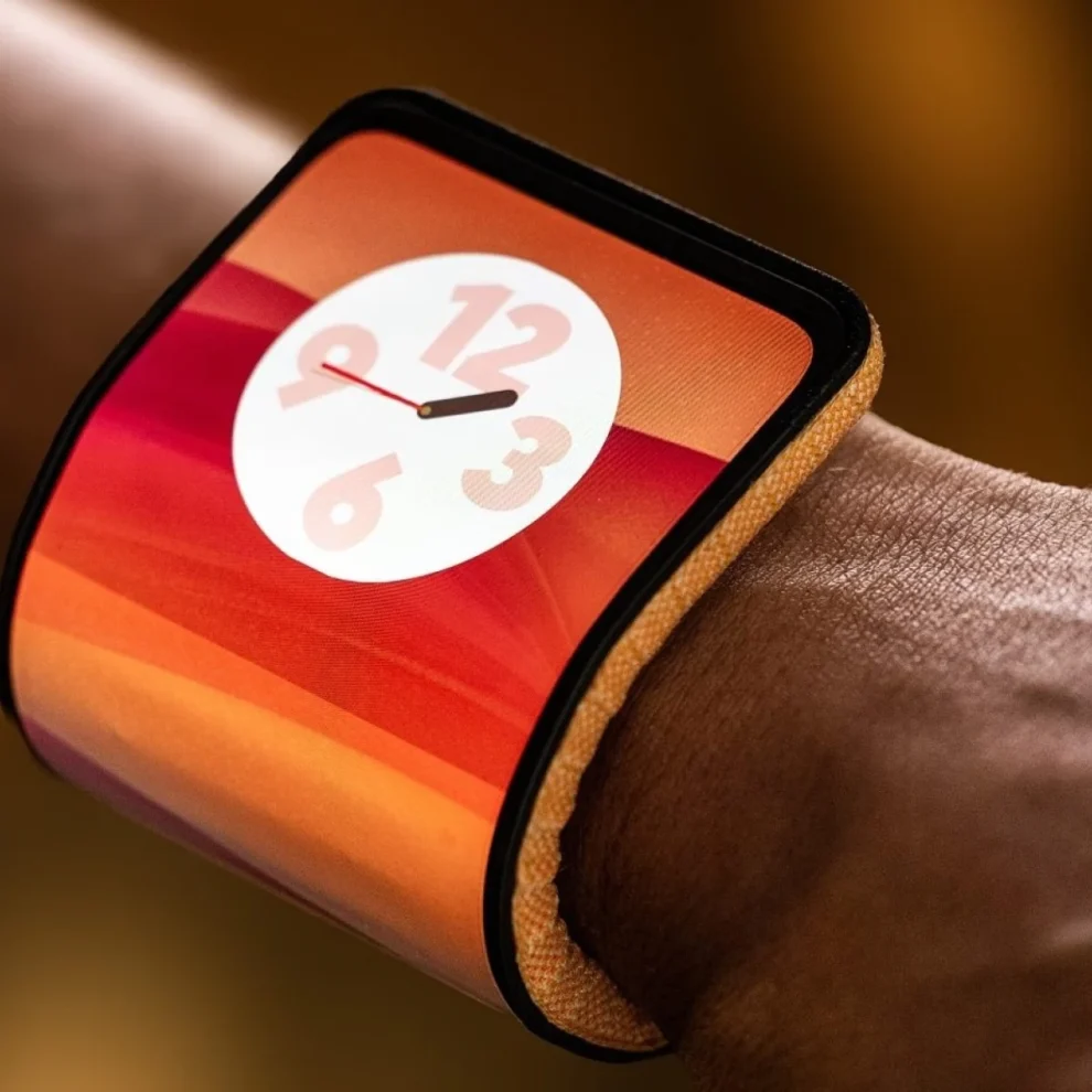 Motorola Unveils Innovative Concept Smartphone That Wraps Around Your Wrist