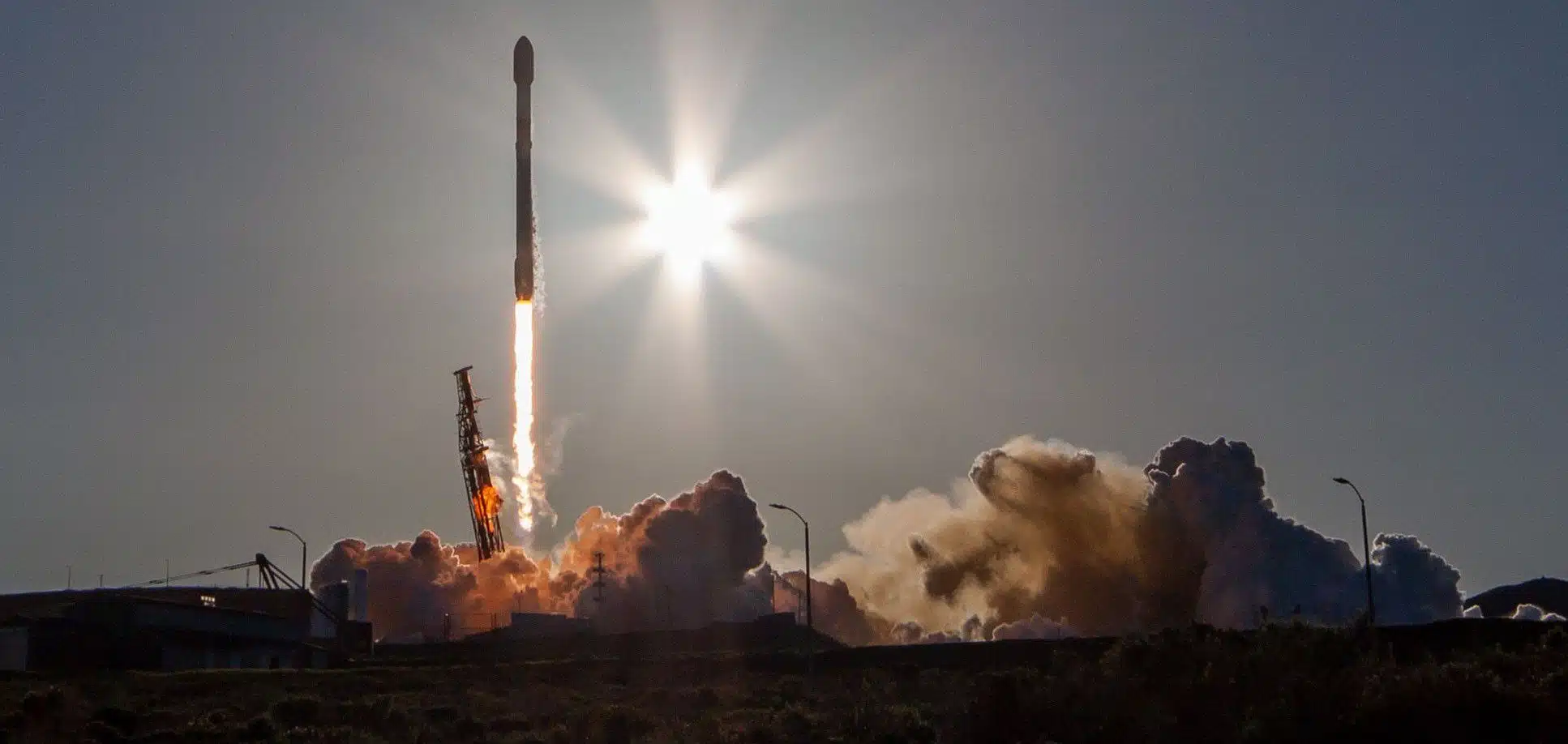 SpaceXs Falcon 9 Marks its 300th Mission with Starlink Satellite Launch