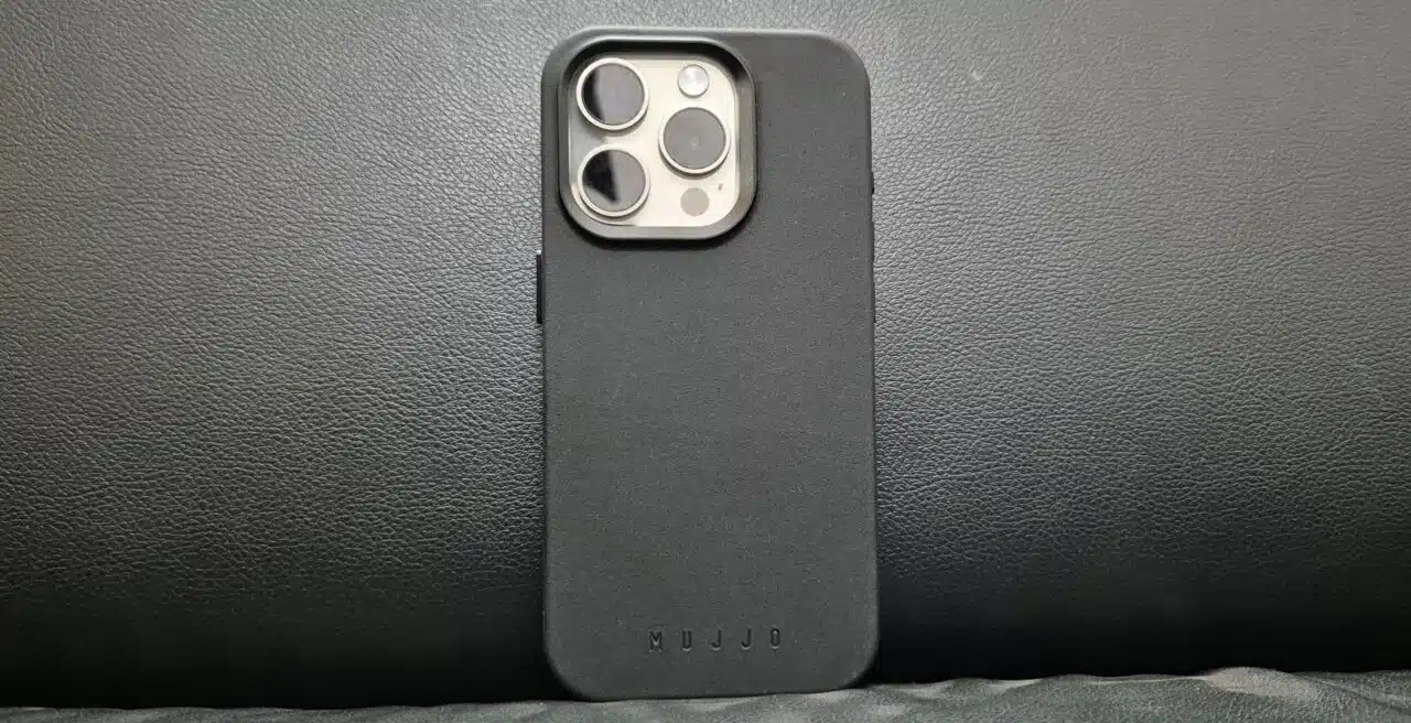 Mujjo Full Leather Case Review for iPhone 15 Pro