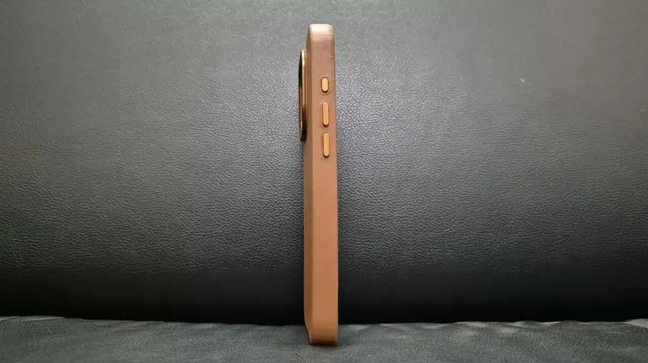 Mujjo Full Leather Case Review for iPhone 15 Pro