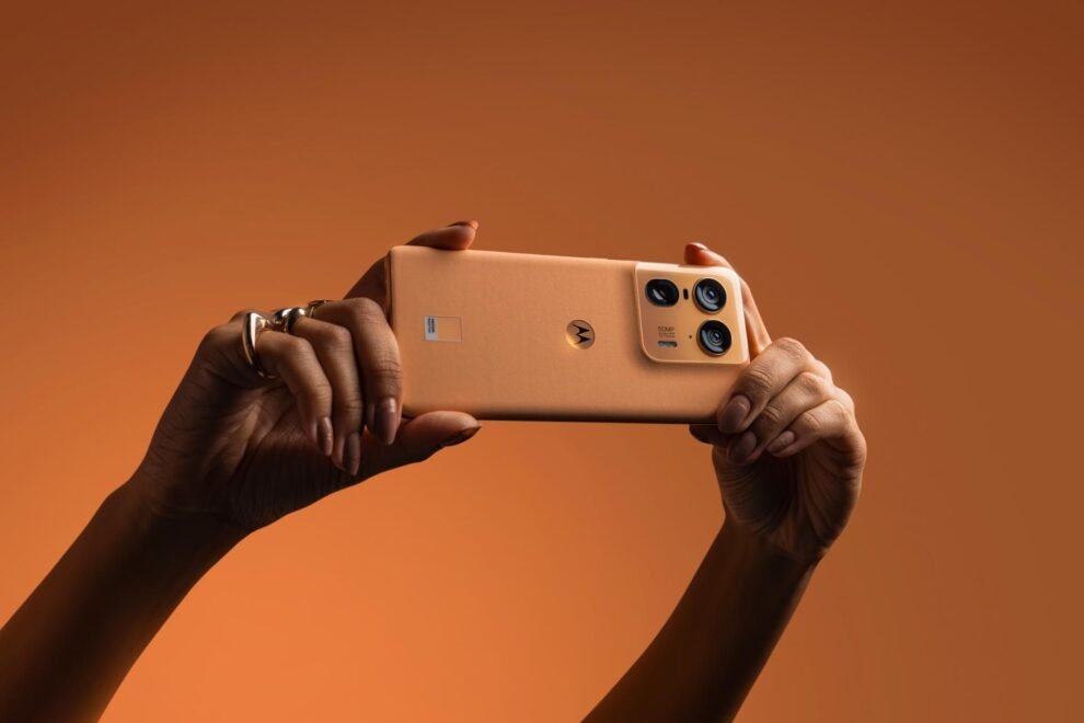 Motorola Reintroduces the Wooden Aesthetic with Its Latest Edge Series