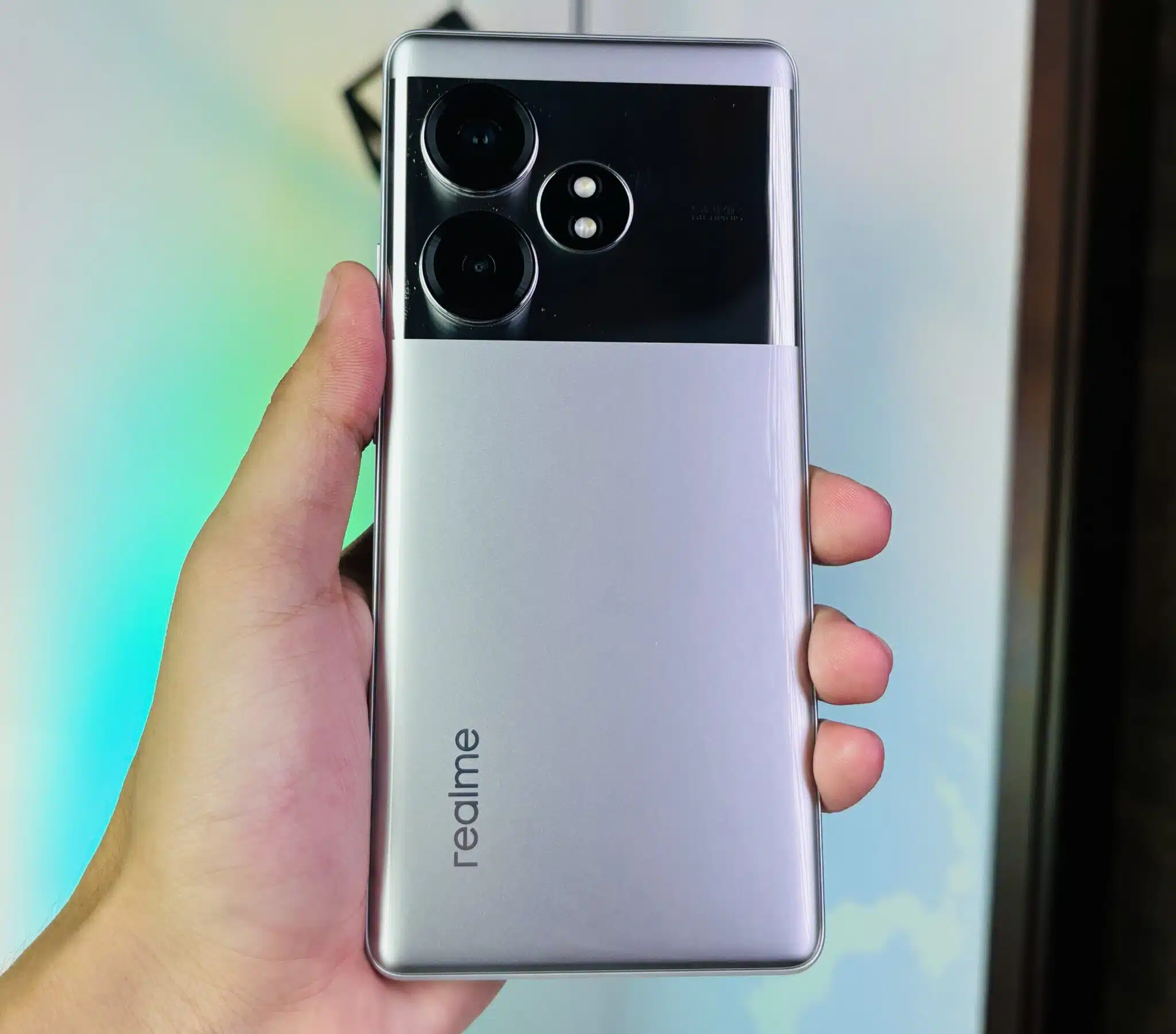 Realme GT 6T Review: A Detailed Look at Performance, Display, Camera, and Design 9 IMG 3731