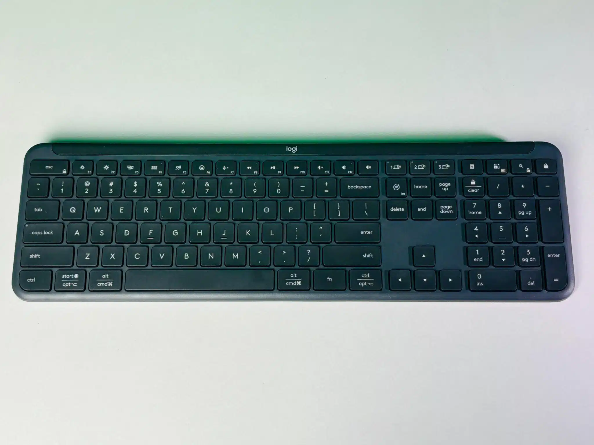 Logitech Signature Slim MK950 Combo Review: Slim, Stylish, and Supremely Functional 3 Logitech Signature Slim MK950 Review