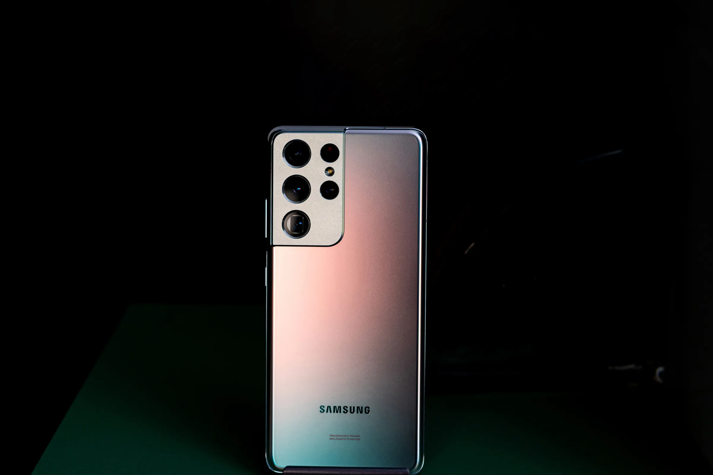 Your Galaxy Phone Will Soon Let You Peek the Time with a Back Tap