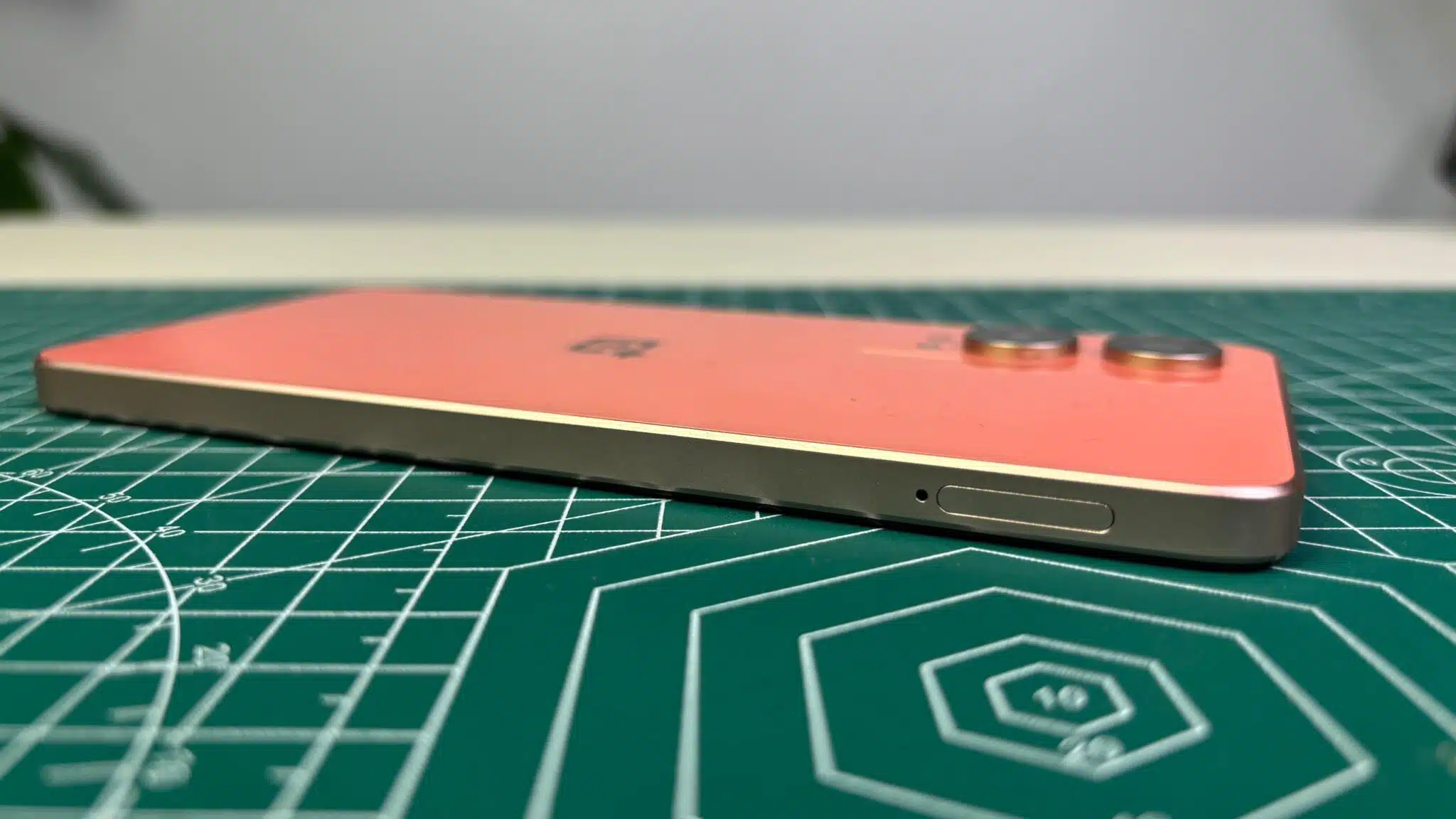 OnePlus Nord CE 4 Lite Review: Can OnePlus' Affordable Offering Shine in a Crowded Market? 5 OnePlus Nord CE 4 Lite Review