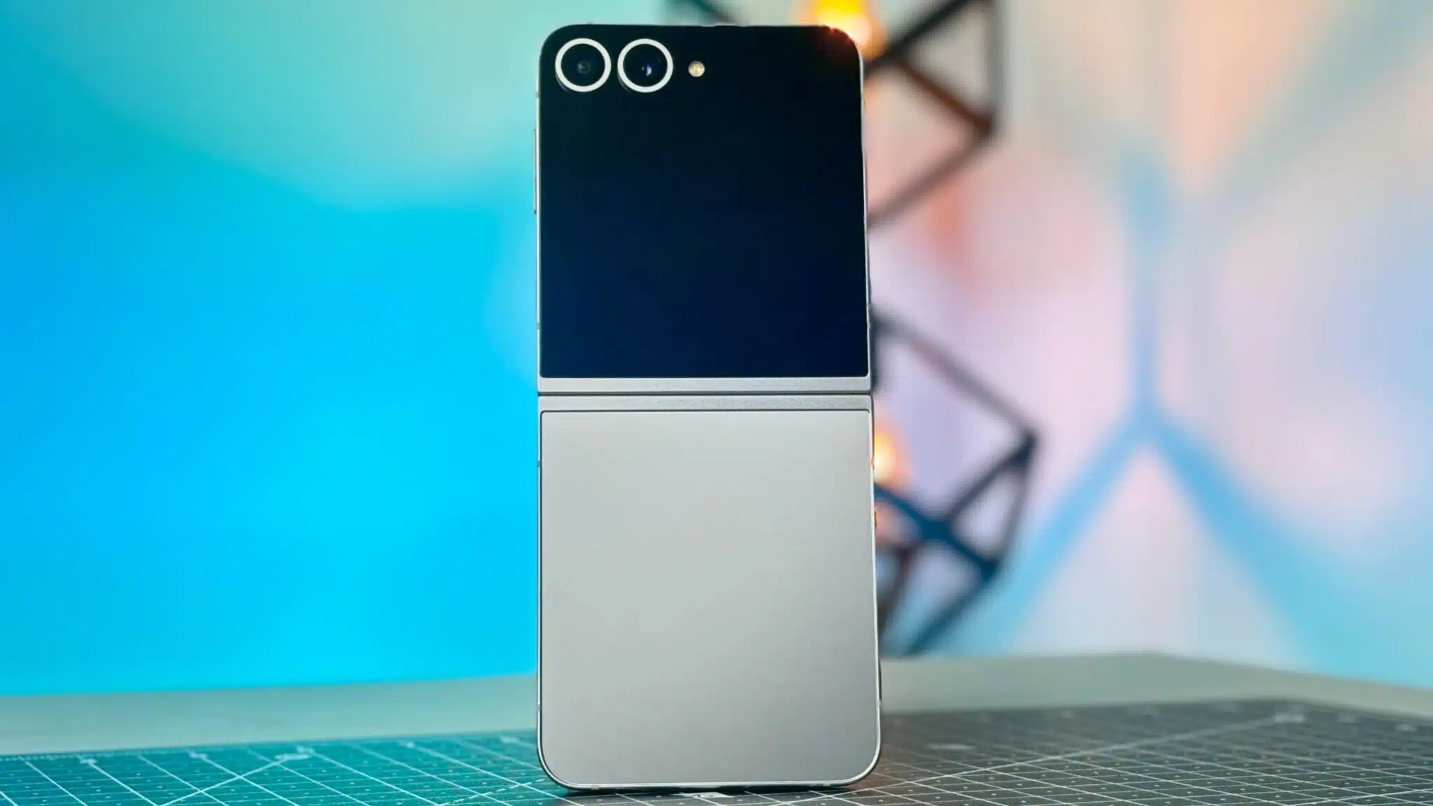 Samsung Galaxy Z Flip6 Review