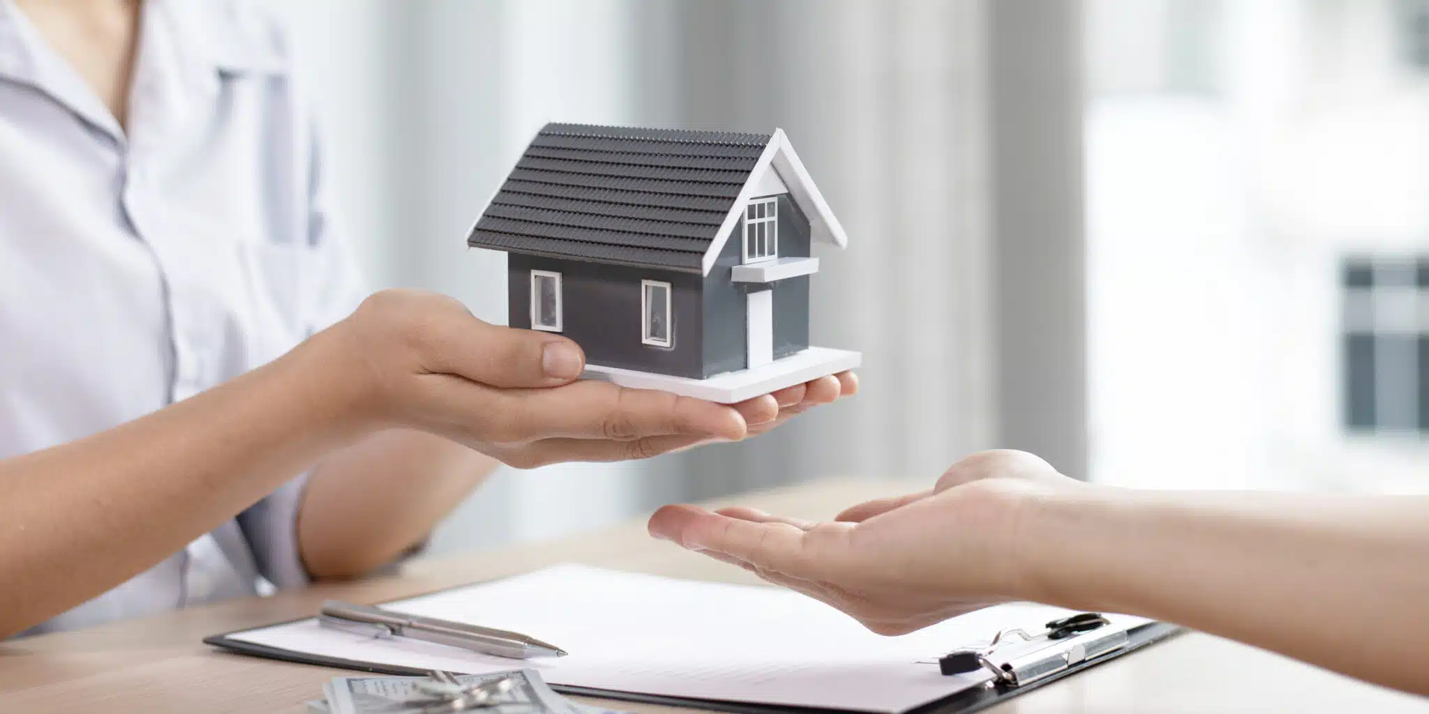 Factors to Consider When Choosing a Home Insurance Policy scaled