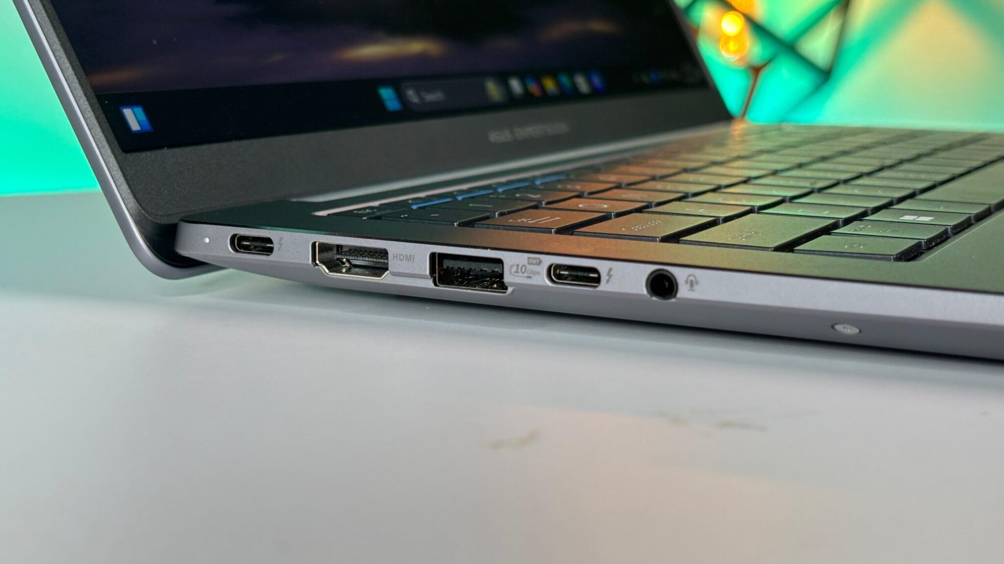 ASUS ExpertBook P5 Review: A Lightweight Powerhouse for Business Professionals 8 ASUS ExpertBook P5 Review: A Lightweight Powerhouse for Business Professionals