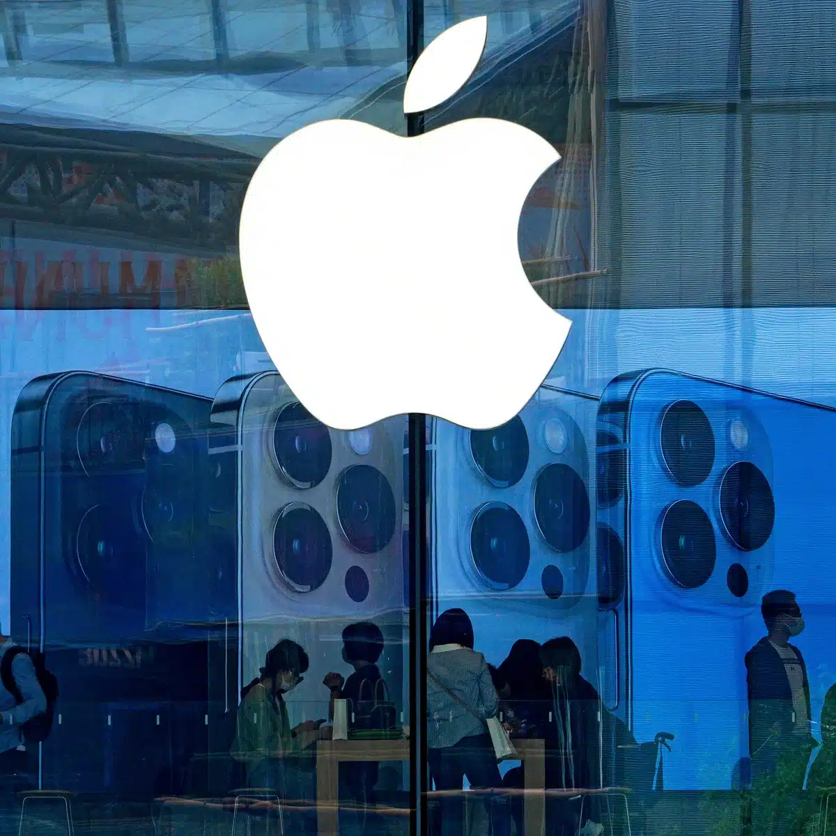 Apple Falters While Android Dominates the Recovering Smartphone Market