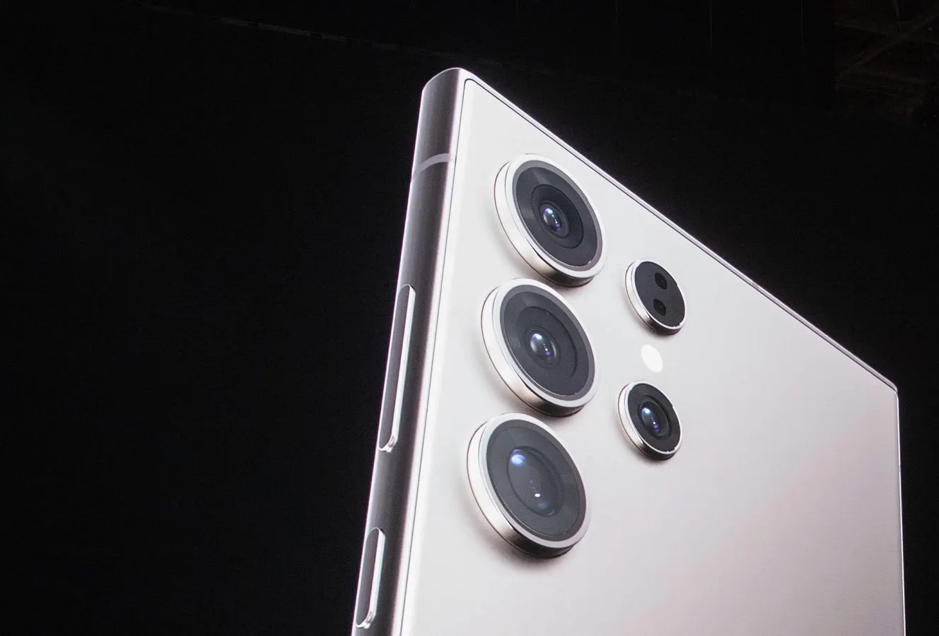 Samsung's Android 15 Delay