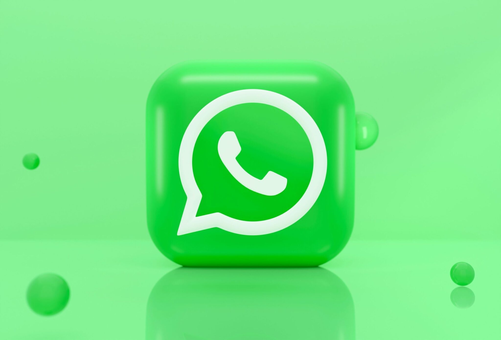 WhatsApp Revolutionizes Group Communication with New Status Update Feature