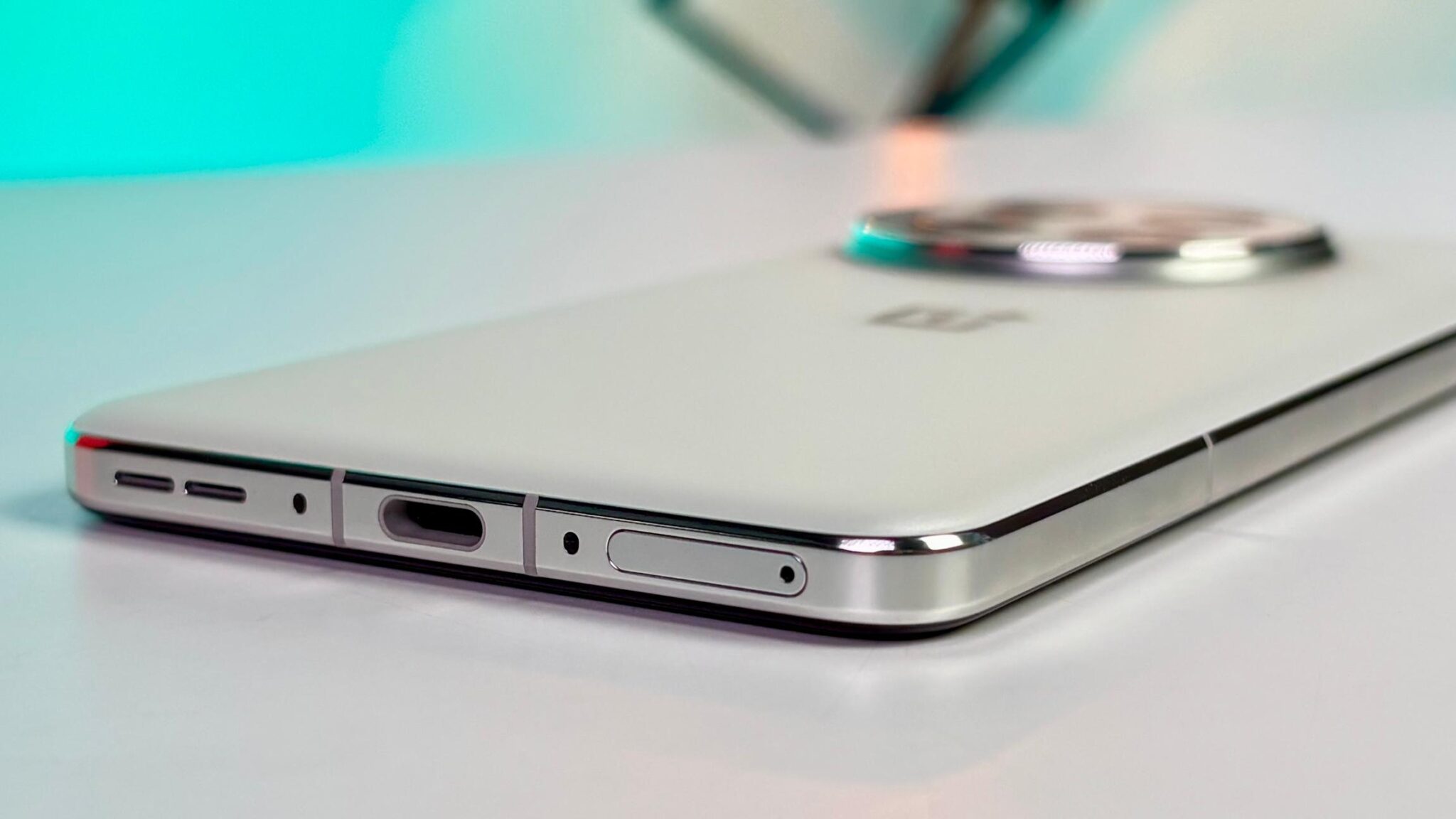 OnePlus 13 Review: Pushing the Boundaries of Flagship Excellence 2 OnePlus 13 Review