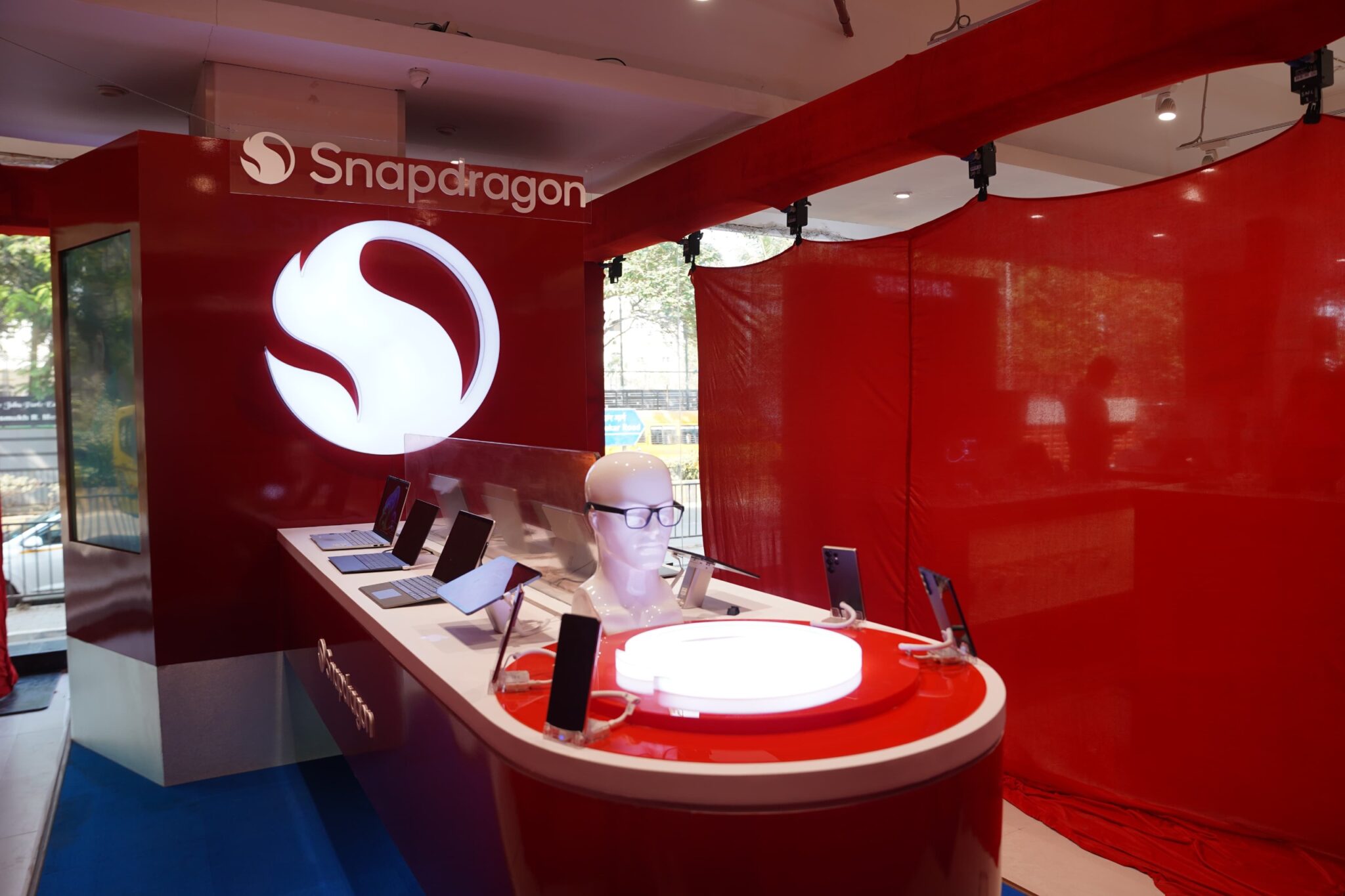 Snapdragon x Croma: First-Ever Snapdragon Experience Zone Unveiled in Juhu, Mumbai
