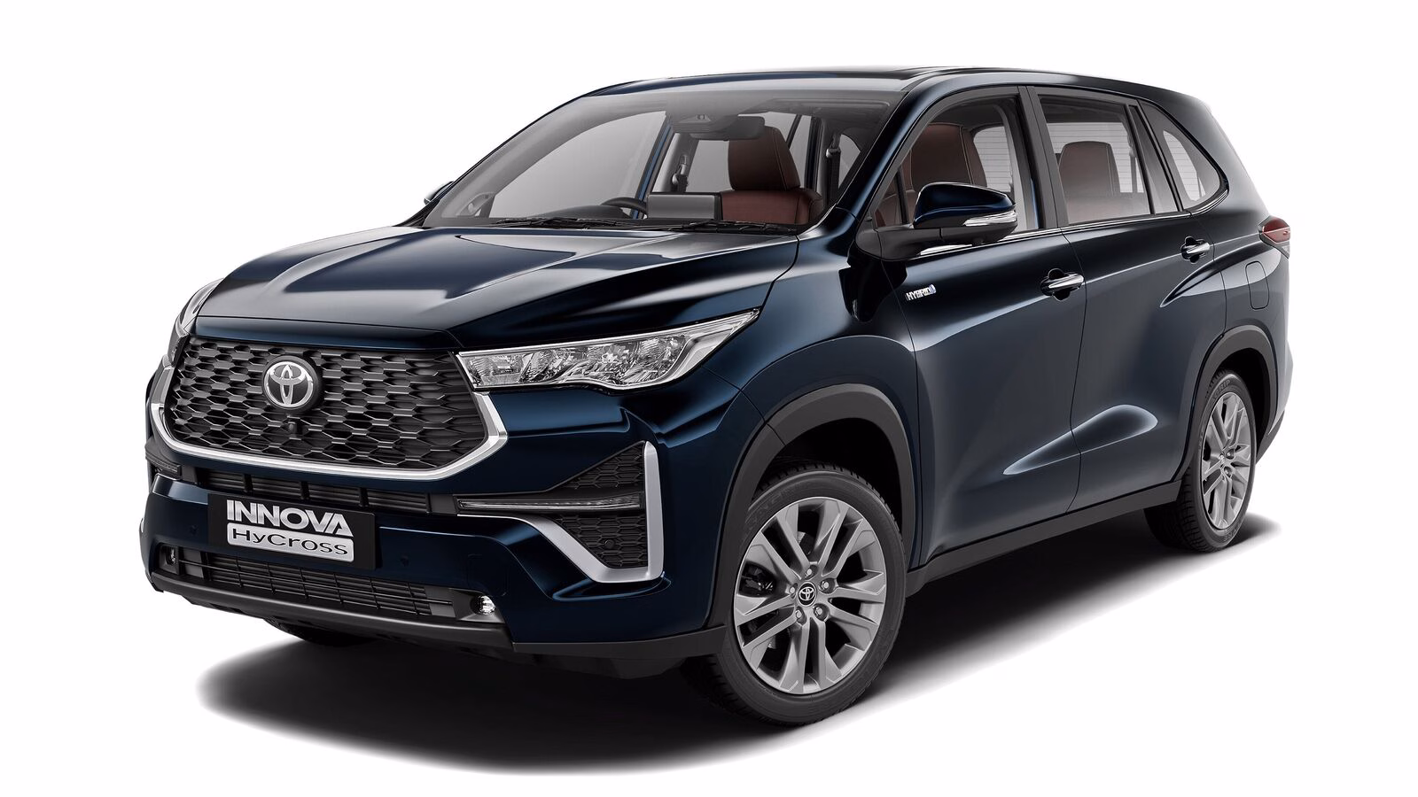 Toyota Innova Crysta Electrifies the Road with 700 Nm Torque