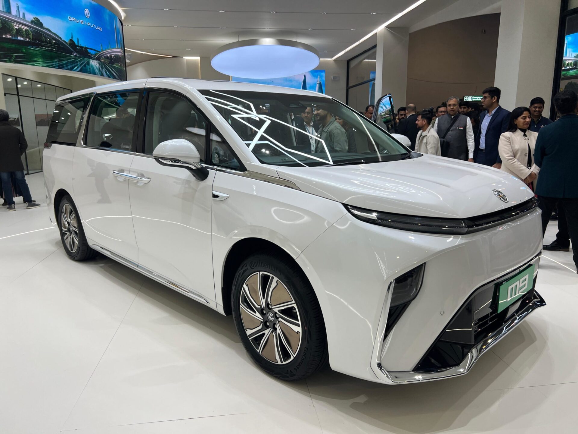 MG M9 Pre-Bookings Signal a Stunning Arrival