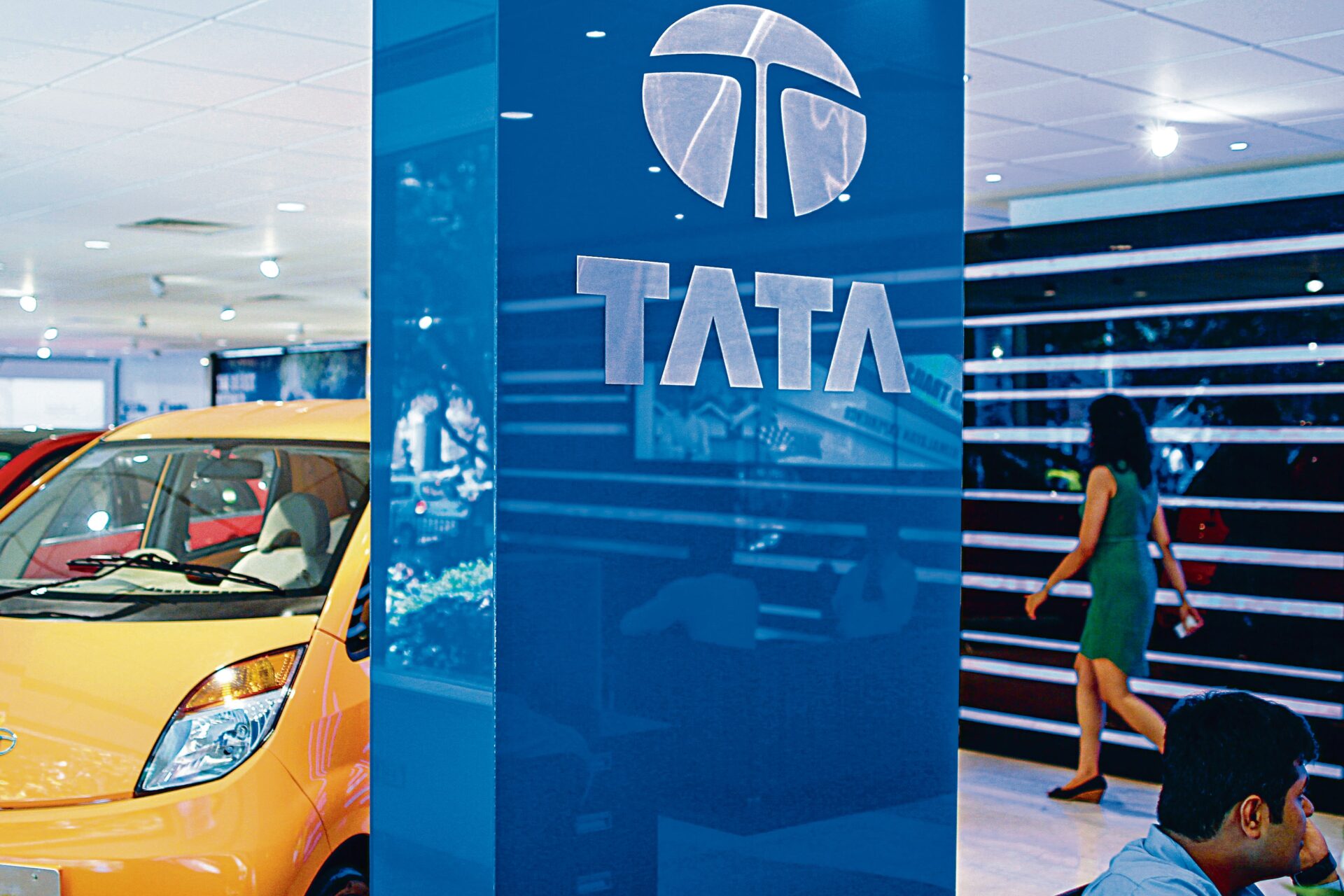 Tata Motors Board Greenlights ₹2,000 Crore Fundraise Through Private NCD Placement