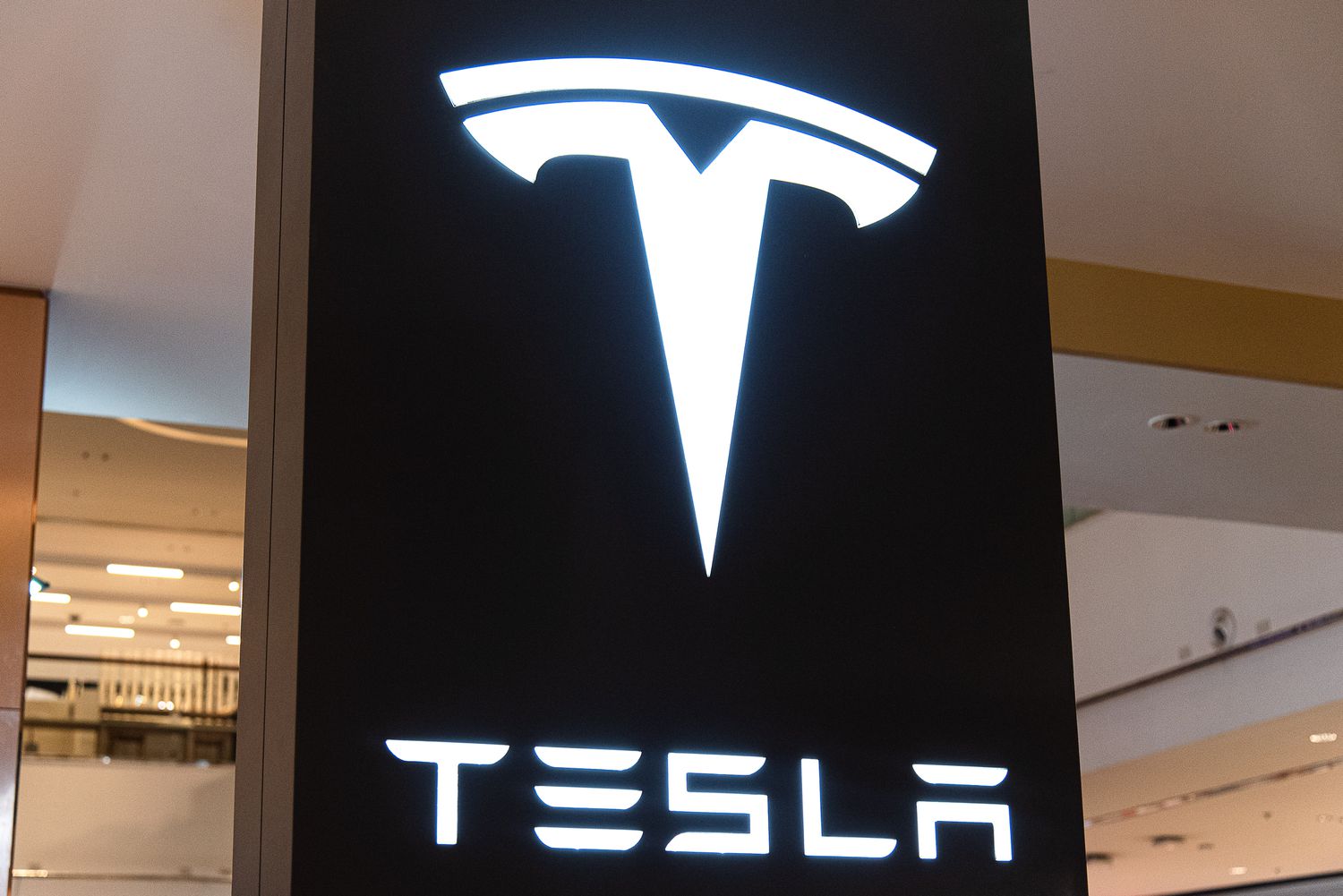 Tesla Stock Surges on Analyst Upgrade Driven by AI and Robotaxi Expansion