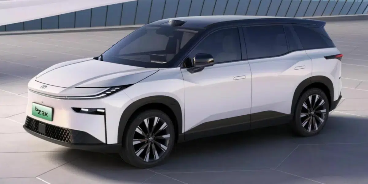 Toyota SUV Gets 10,000 Bookings Fast