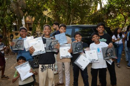 Could Giving Headphones Change Everything for Young Artists in Dharavi?