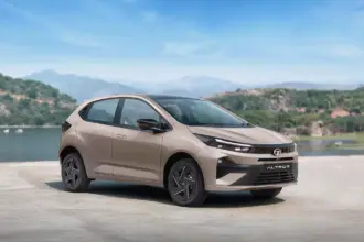 Can the New Tata Altroz Facelift at Rs 6.89 Lakh Reshape the Premium Hatchback Market