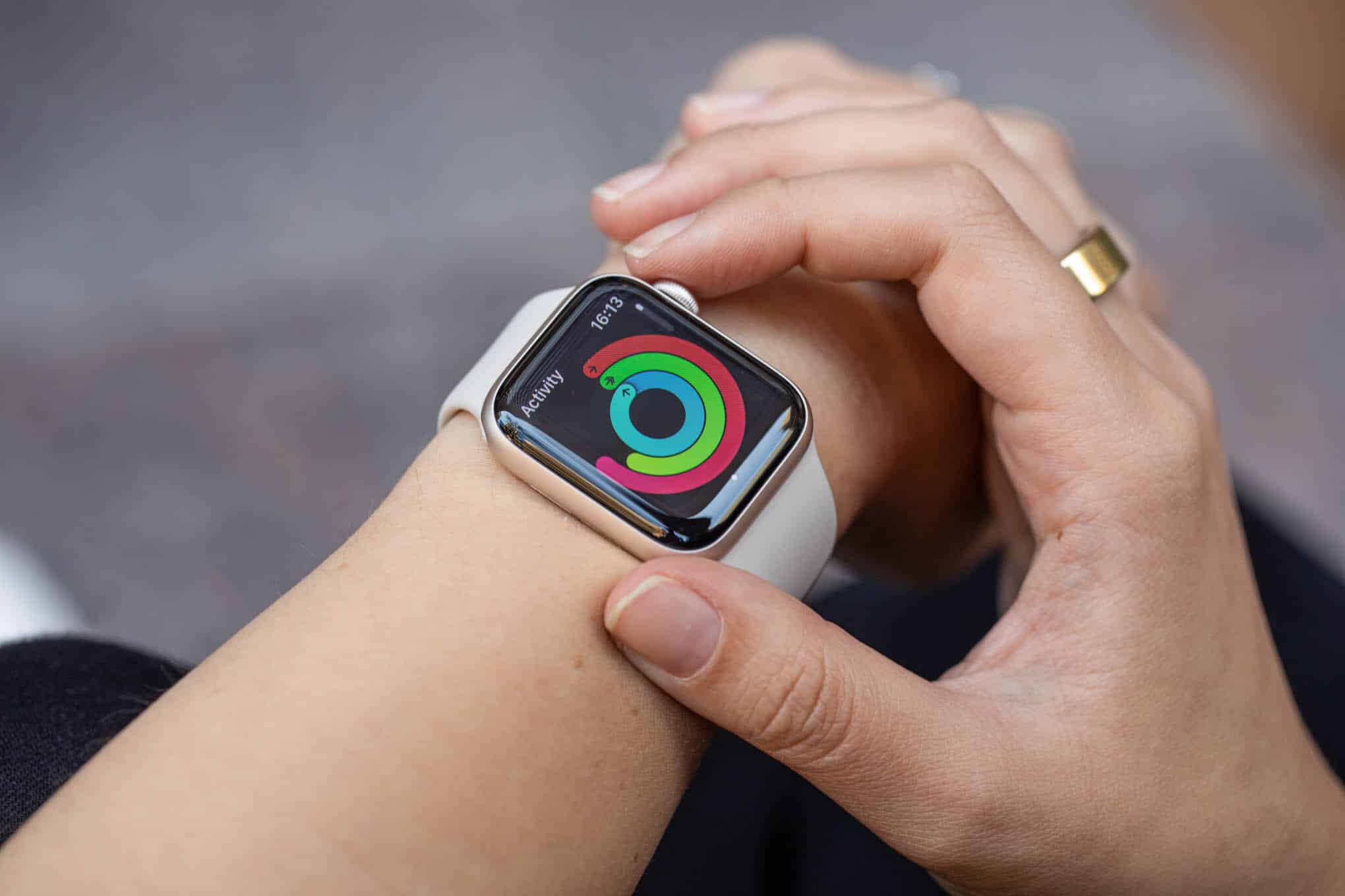 Is the Apple Watch SE the Smartwatch Deal You've Been Waiting For This Memorial Day