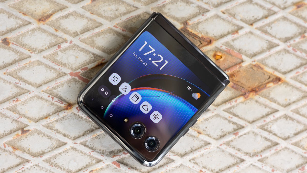 Motorola Razr 50 Ultra Sees 42% Price Cut After Razr 60 Ultra Launch