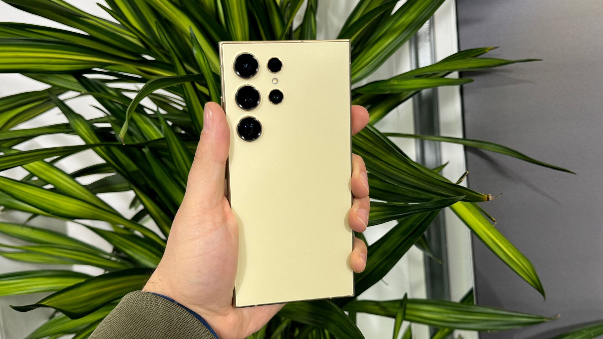 Why Is Everyone Rushing to Buy the Galaxy S24 Ultra Right Now