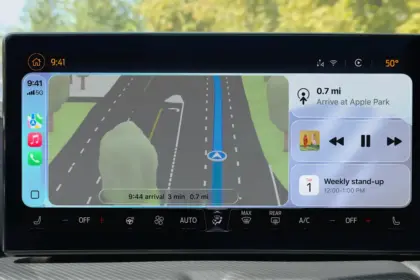 Apple CarPlay Update Keeps Navigation on Screen During Calls