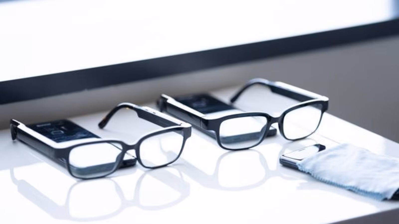 Apple's Smart Glasses Poised for 2027 Debut, Signaling Shift in Wearable Tech Focus