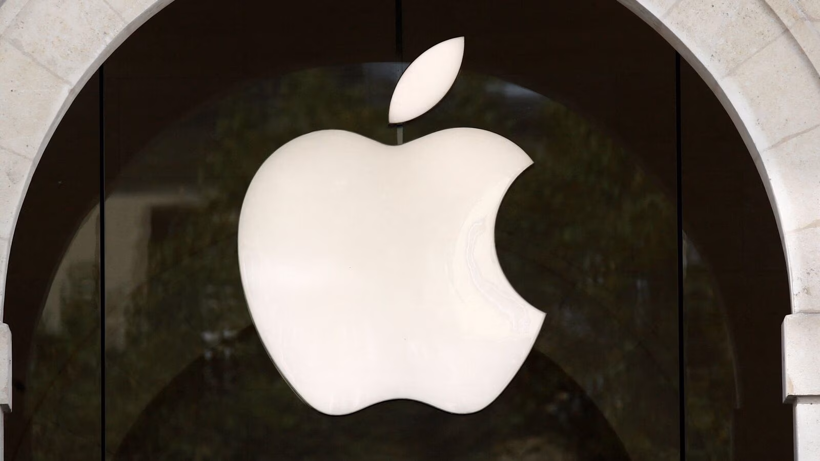 Does Apple plan to unveil a design overhaul