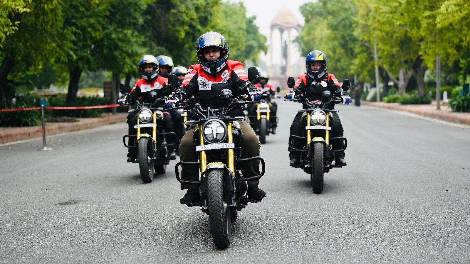 Govt Mandates Two ISI-Certified Helmets for All New Two-Wheelers