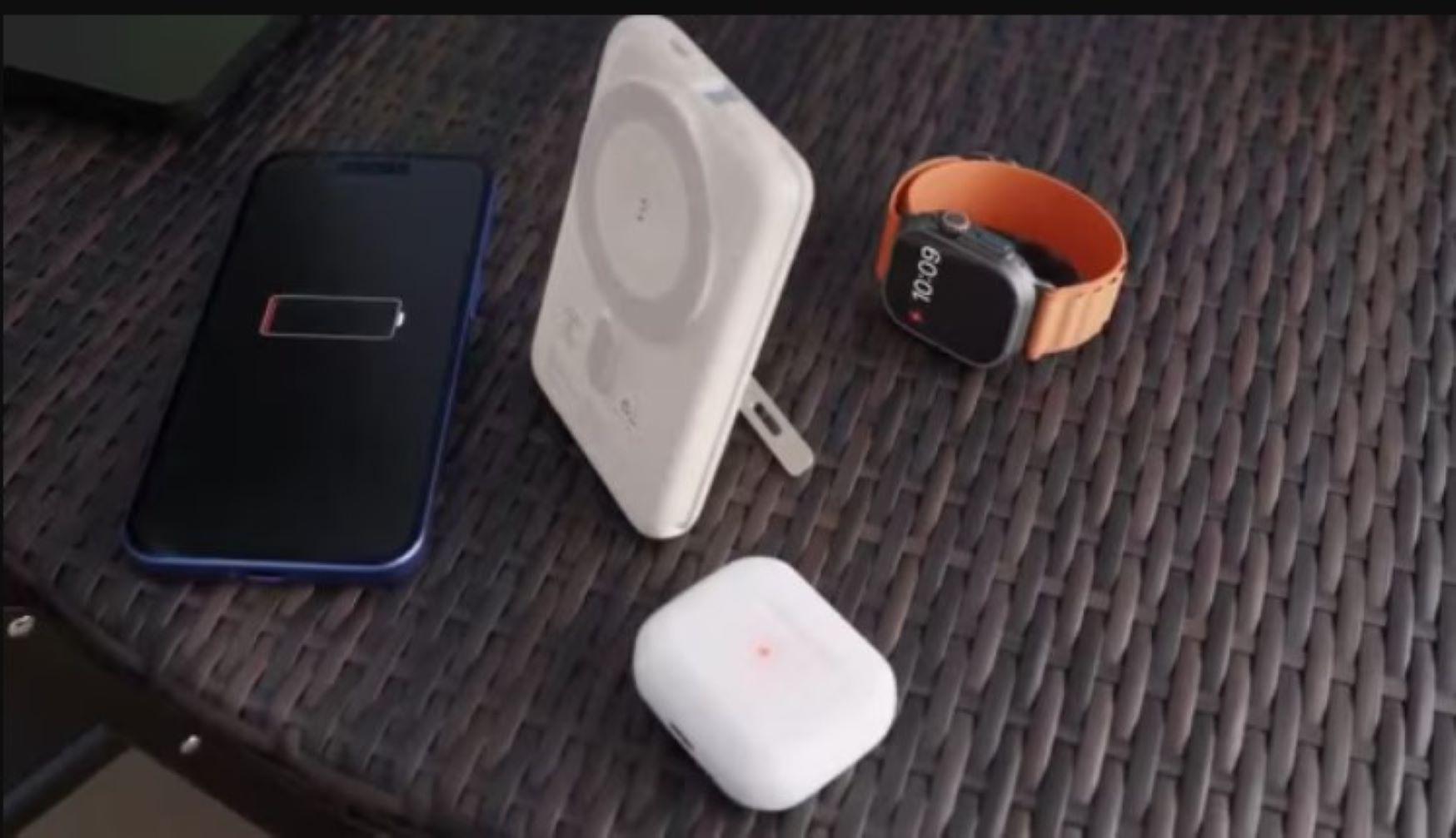 Stuffcool Introduces Click Trio 10,000mAh Magnetic Power Bank for Apple Users