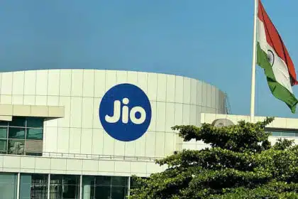 Reliance Jio ends 1-GB-per-day plans, base tariff increases to Rs 299